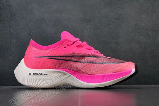 Nike女鞋 耐克新款跑鞋 Nike輕質馬拉松運動跑鞋  hdx13157